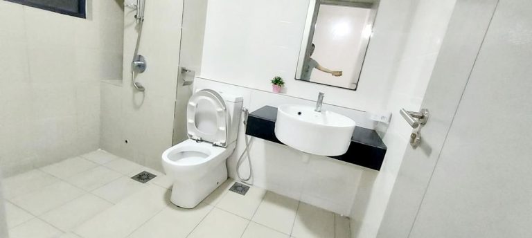 1004235784